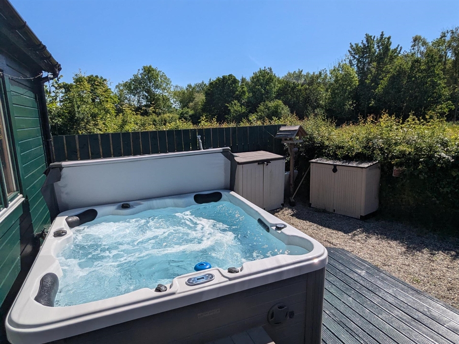 Mam cabin hot tub