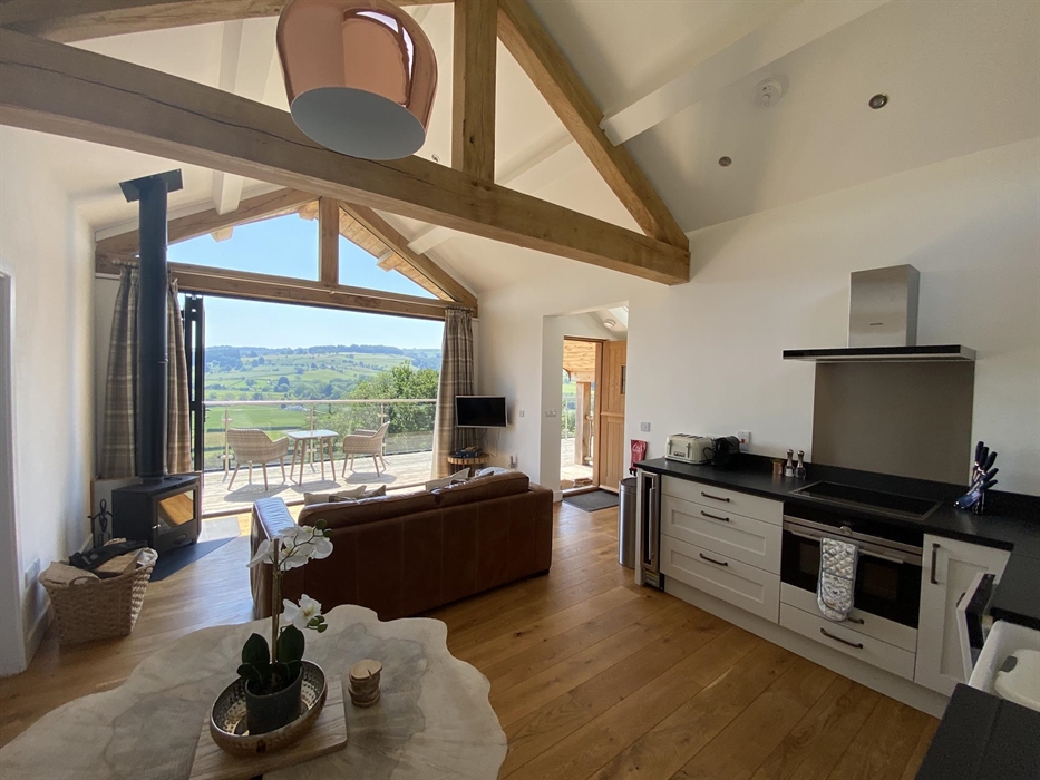 Oaklands Glamping & Treehouse