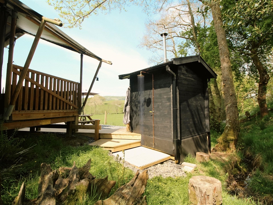 Re fresh and cleanse using the outdoor cold water shower.