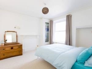 Top Flat 38 Victoria Avenue