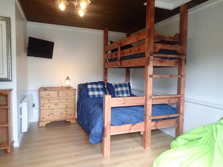 Open plan kingsize & bunk Stable