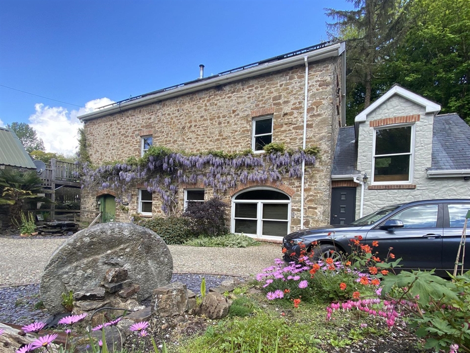 The whole ground floor with private access