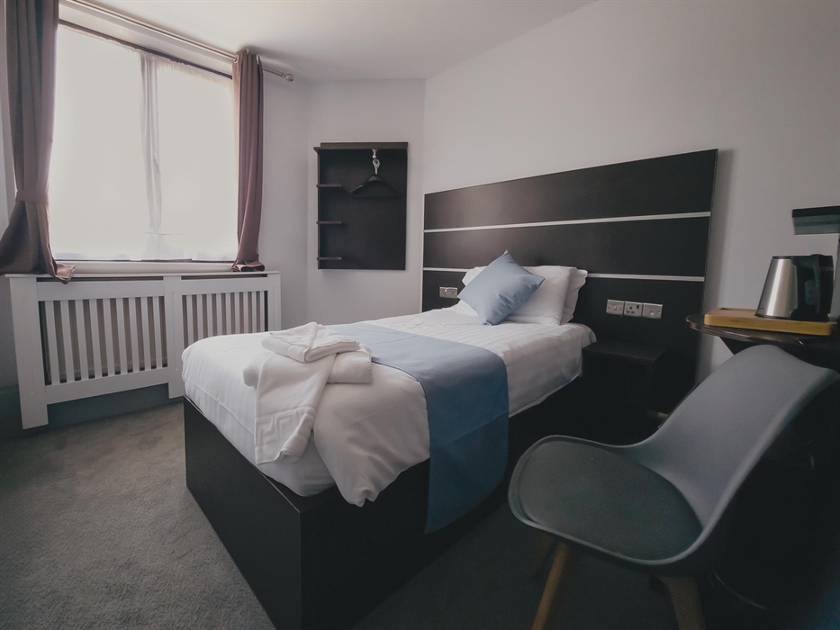 Free parking
Free WiFi
Non-smoking rooms
Facilities for disabled guests
Tea/coffee maker in all rooms
Free Breakfast