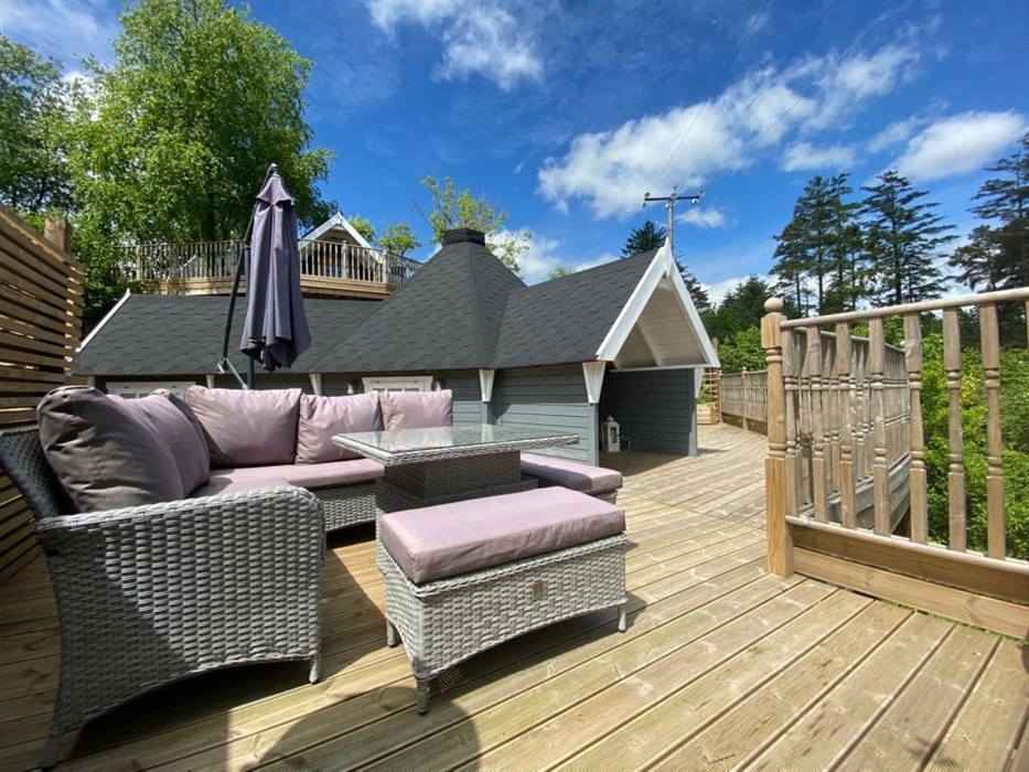 The large private decking at Ein Trysor Cudd is a total suntrap. The area is totally enclosed so super safe for your four legged friends who are alway