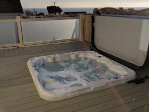 Bank Farm Holiday Bungalow with Hot Tub