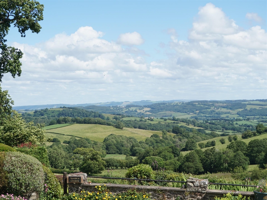 Breaktaking views across the farm and countryside beyond