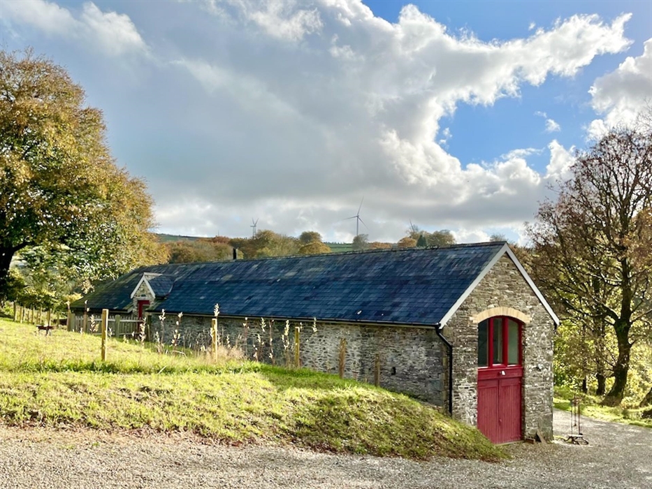 End of barn and garden to Y Llofft Wair