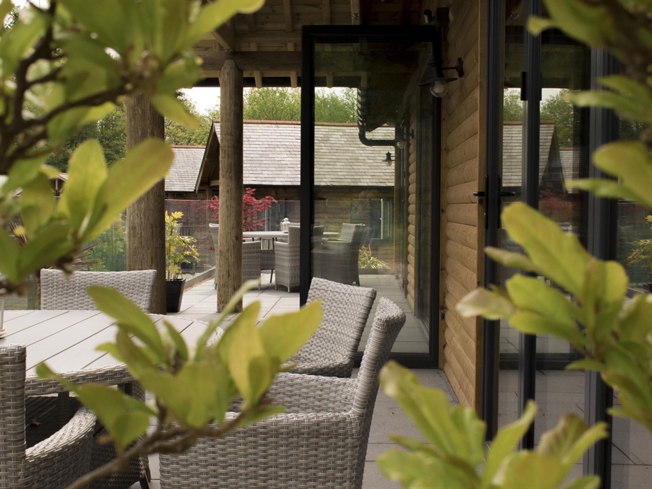 Rhodri's by the Lake