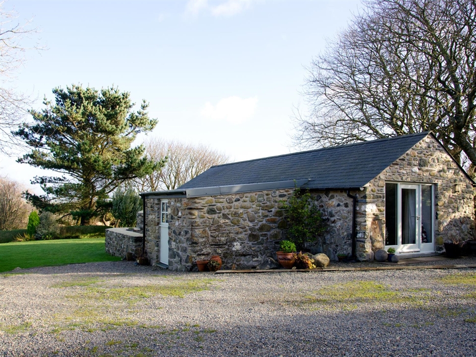 Penberi Cottage with private patio and access to the gardens