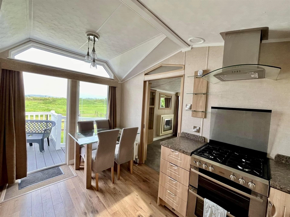 Static kitchen/diner