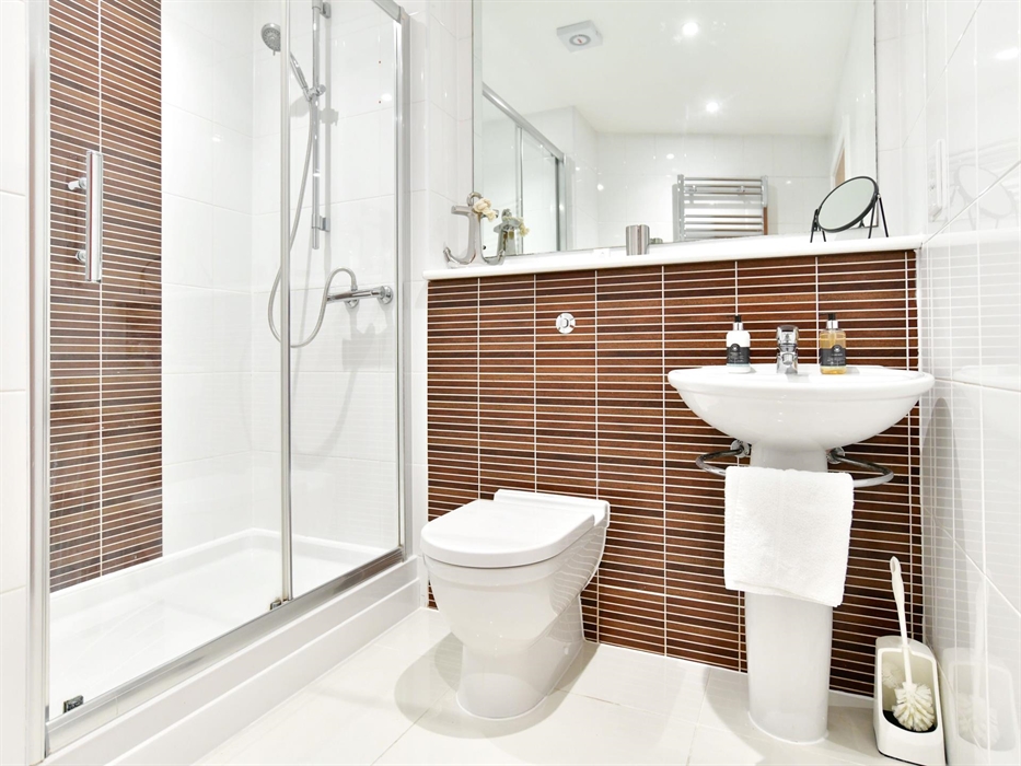 En-suite to master bedroom