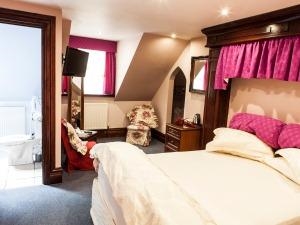 one of the delux ensuite spa rooms