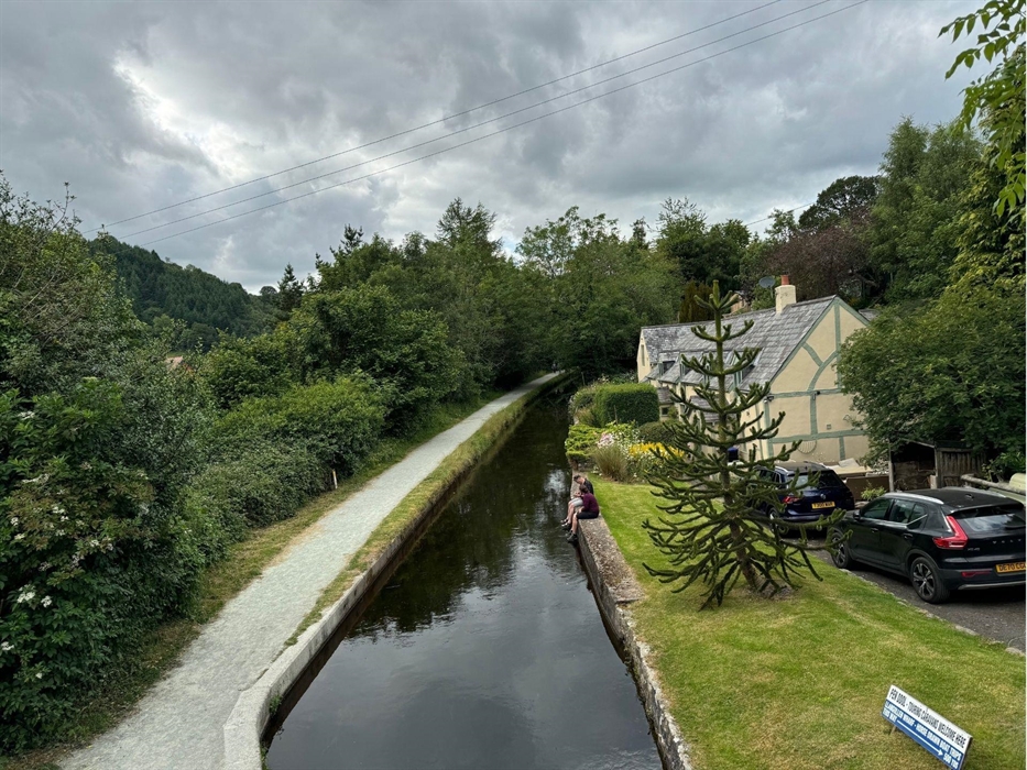 Llangollen Canal  Scenic View From Bridge 46.