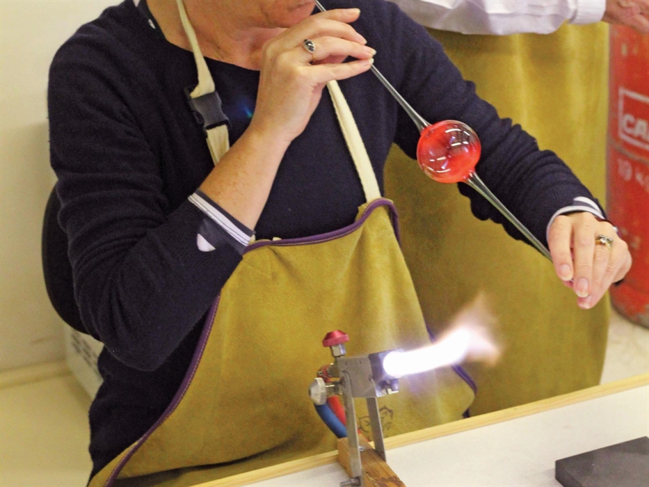 Glass bauble blowing