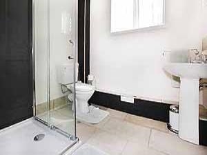 2nd bathroom, Mihangel