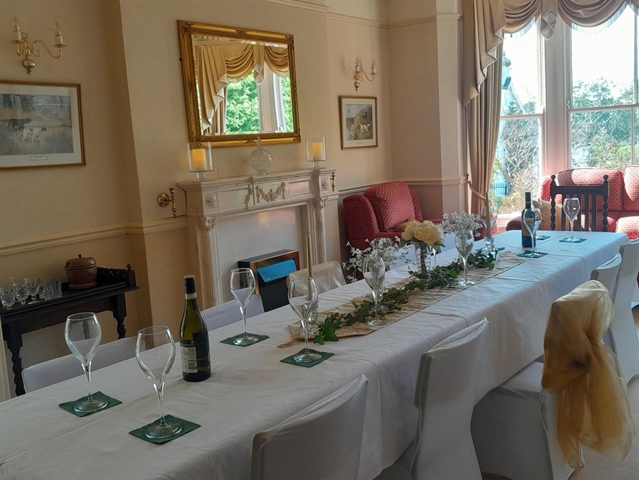 This is a versatile space that can be set up as a meeting/training room, dining/event space, or with comfortable sofas and chairs for relaxation.