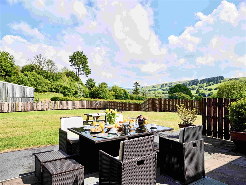 Sycamore Tree Barn Outdoor Seating