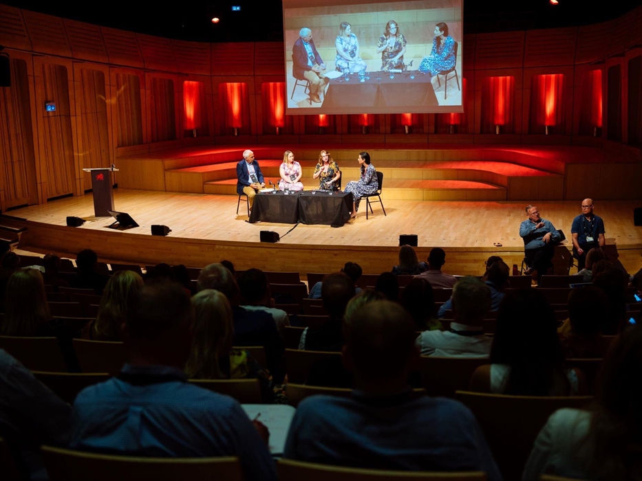 Conference room (theatre)