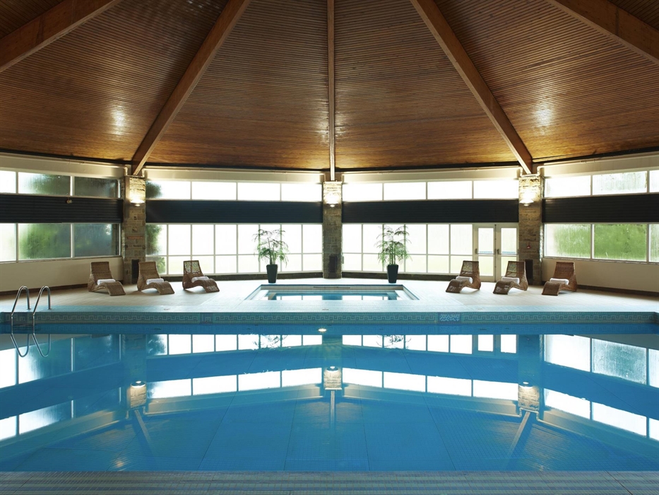 Our spa & leisure facilities offer an indoor pool with whirlpool, steam room, and sauna.