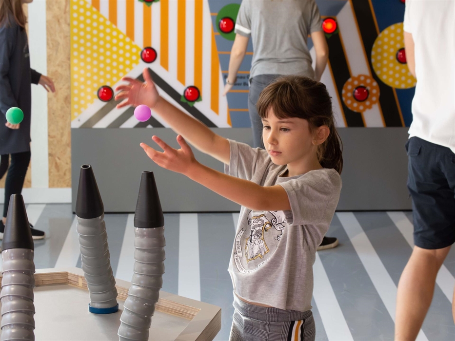 Young person, Using Bernoulli  Blower