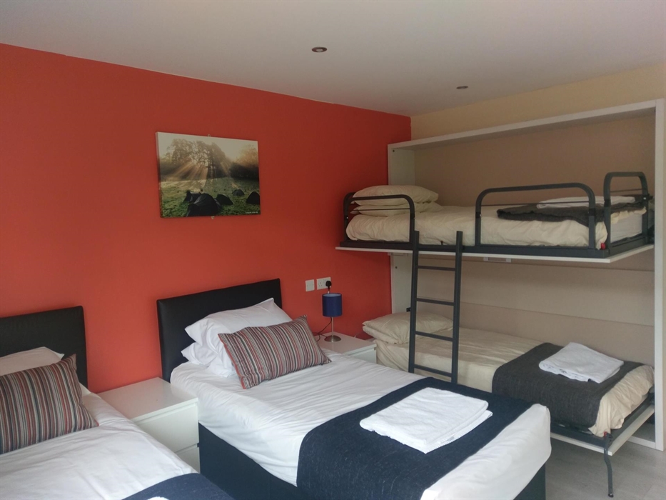 Parkwood Outdoors Dolygaer - Chalet Guest Room 2 with single beds, bunk beds, full linen and towels