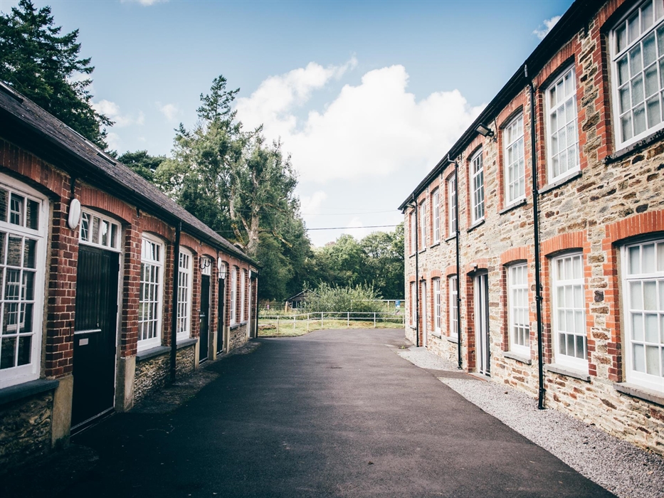 There are two stone-built workshops, each with lots of windows. The museum is housed in the former Cambrian Woollen Mill.