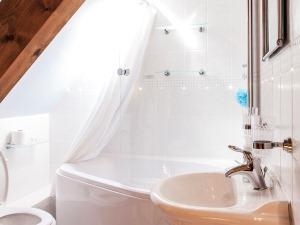 one of the delux ensuite Jacuzzi rooms