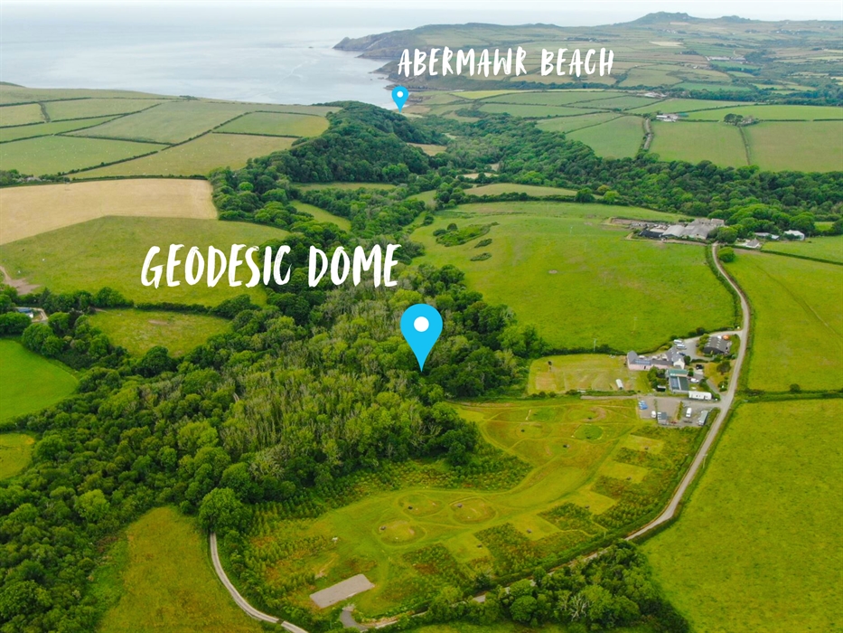 20-min walk to Abermawr beach