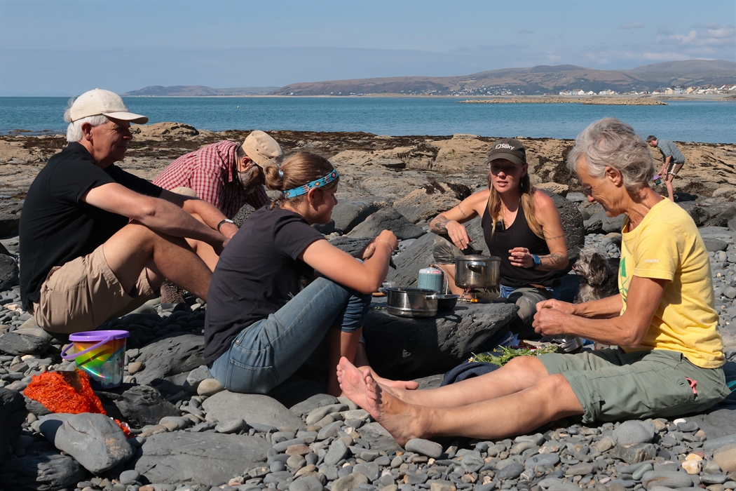 Cooking up our finds on a coastal foraging course