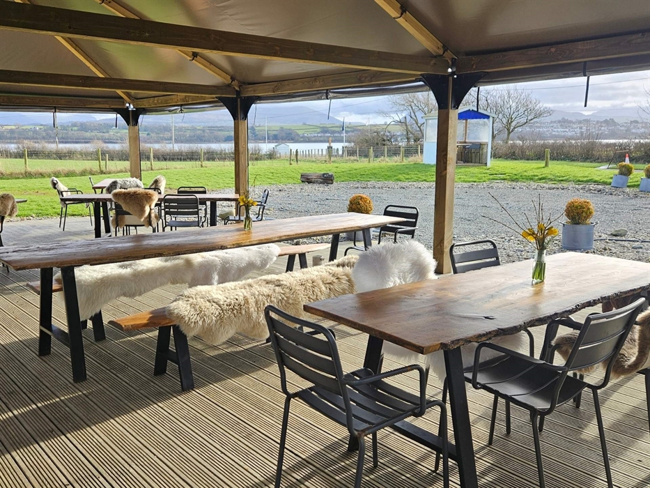 Halen Môn's pabell shelter at Tide / Llanw cafe