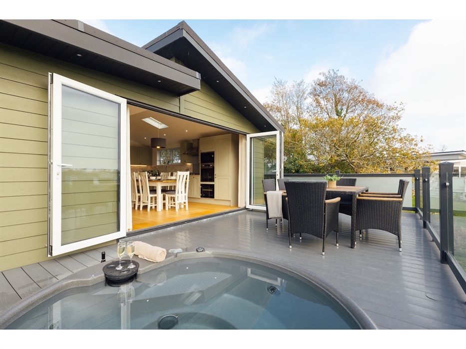 Luxury Lodge with BiFold Doors