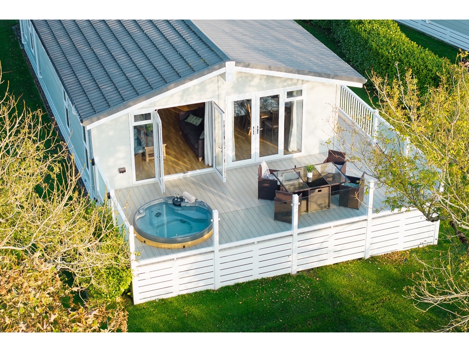 Luxury Lodge surrounded by Pembrokeshire Countryside