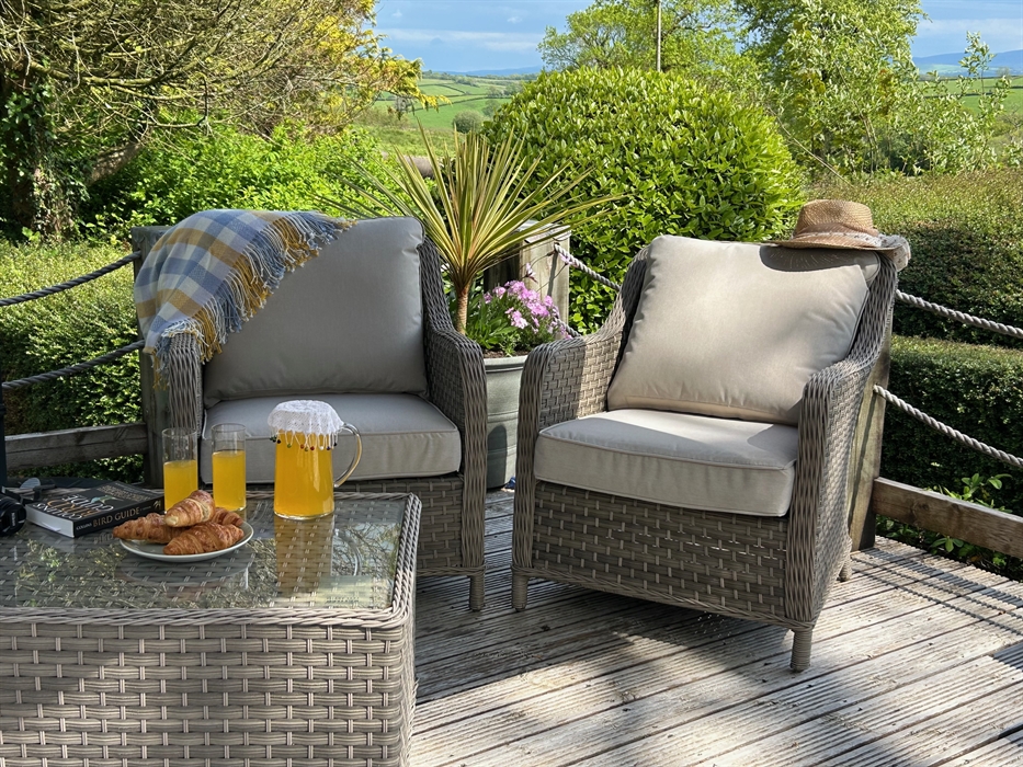 Alfresco dinning.