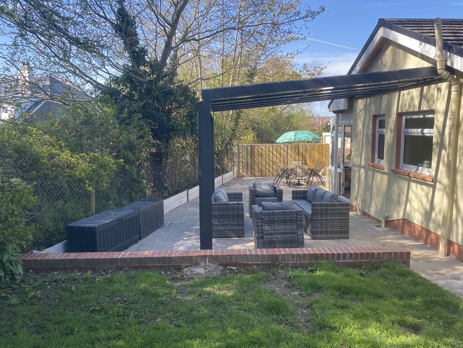 Patio and verandah Willow Cottage