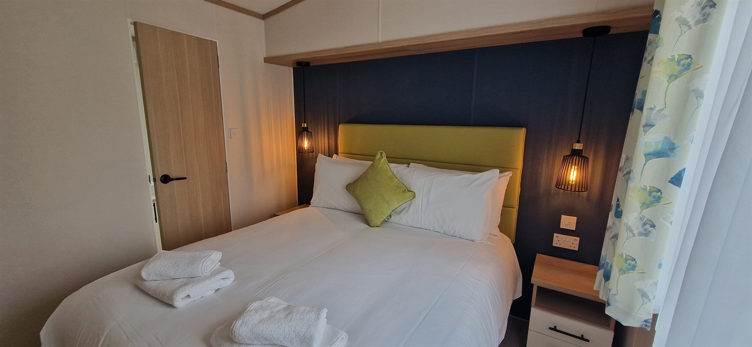 Luxury Lodge Twin Bedroom