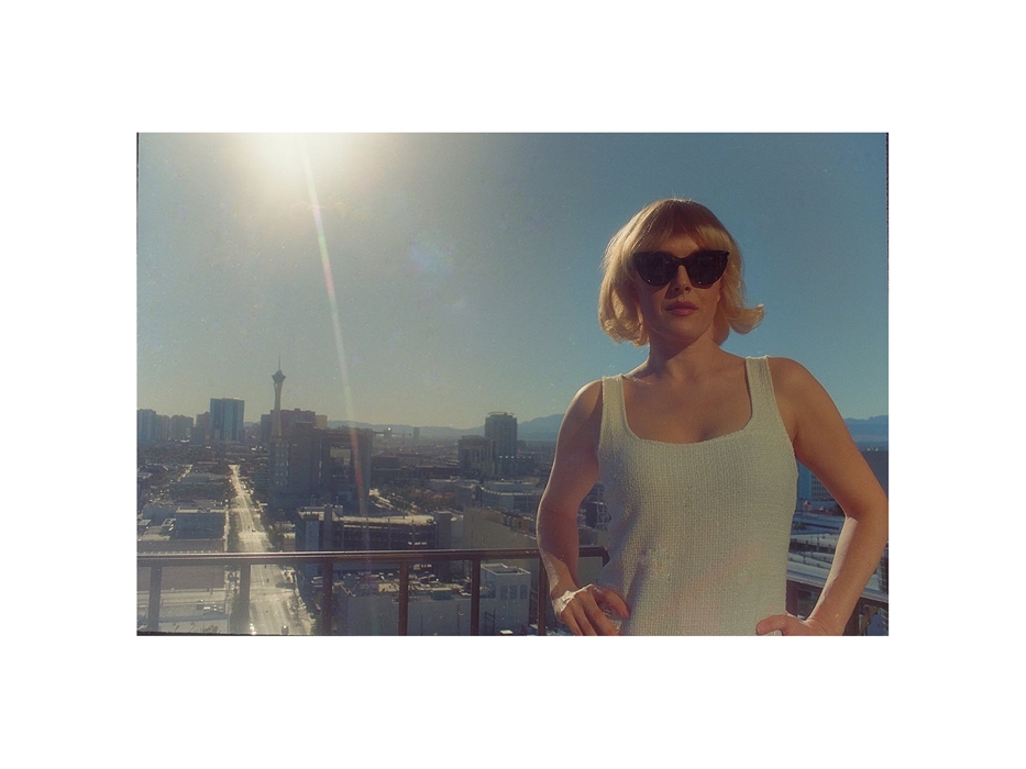 Image of Gwenno in the sunshine amongst city buildings