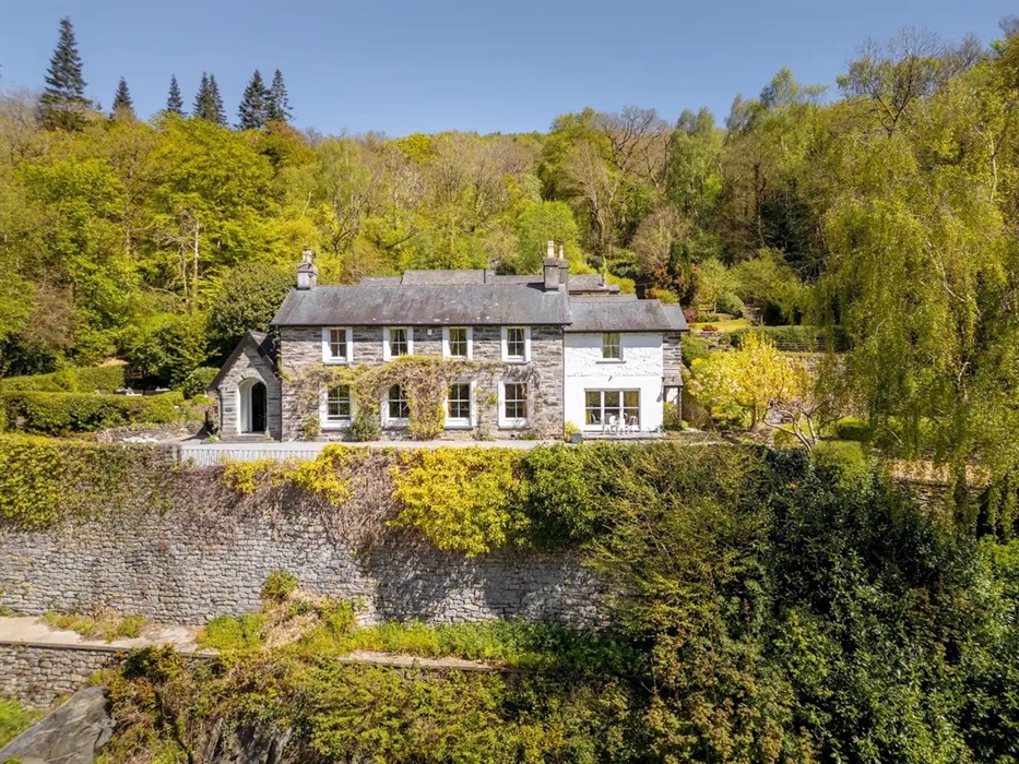 Woodlands Estate house/Plas Coedfa
