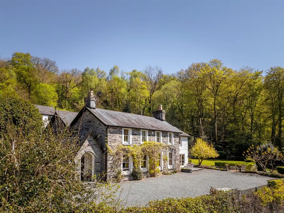 Woodlands Estate house/Plas Coedfa