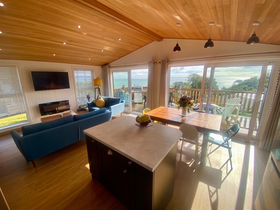 Emperor Lodge Shearwater Lounge