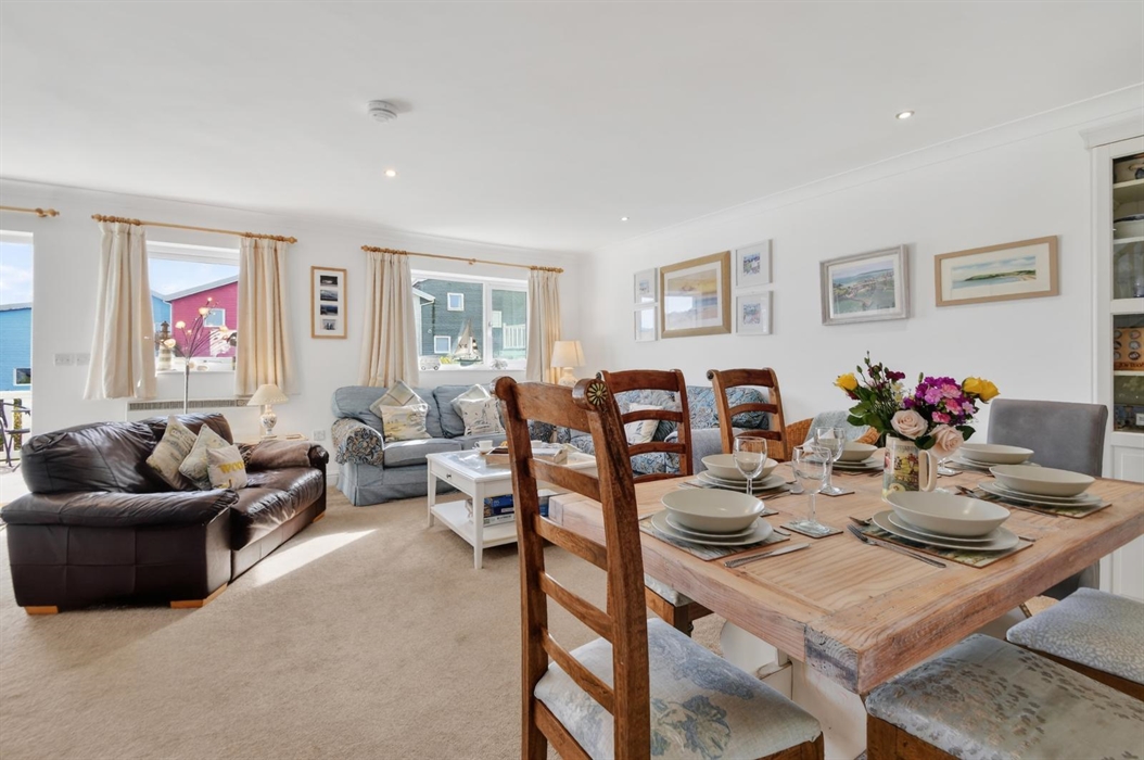 View from the kitchen to the lounge